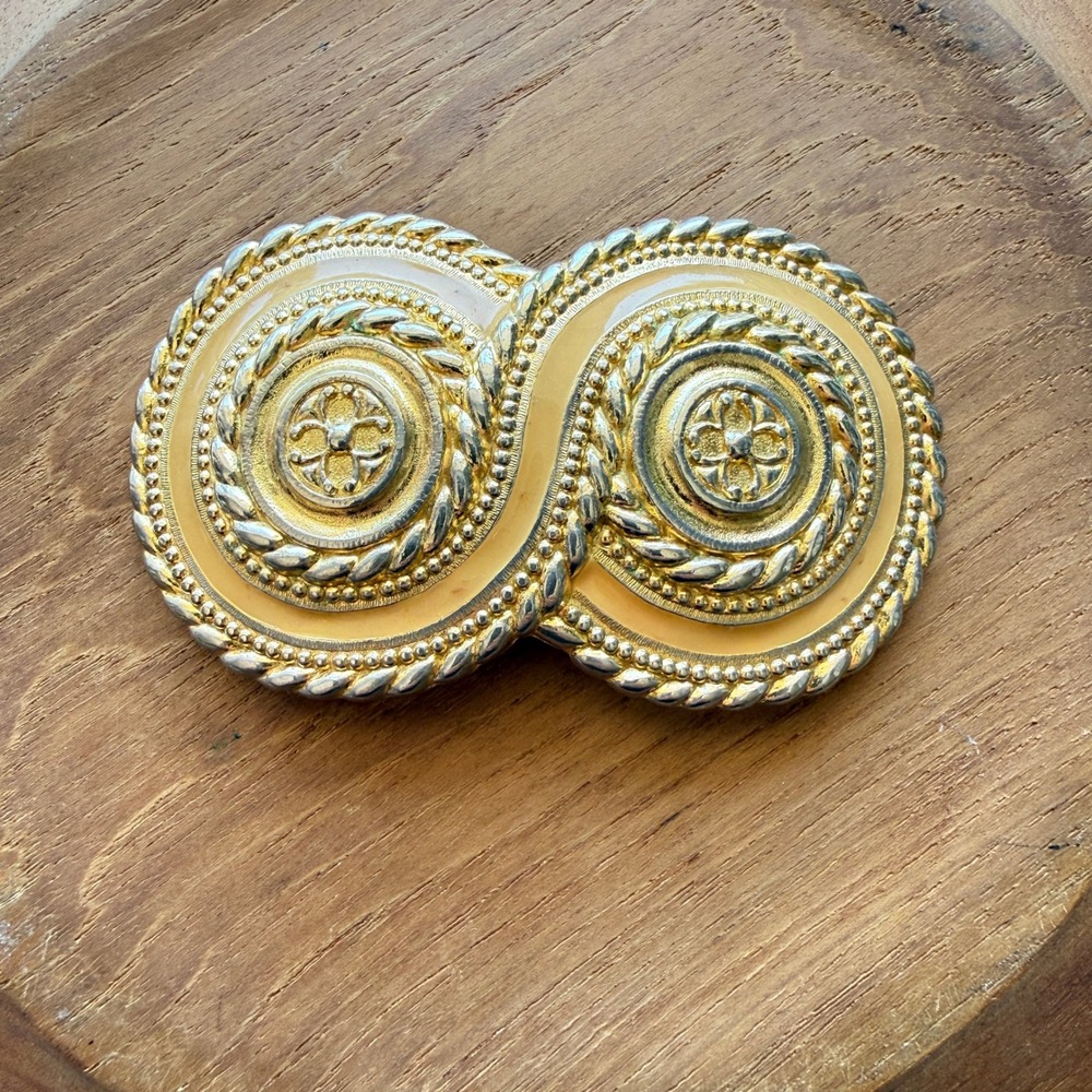 Vintage Day-Lor Gold Tone Enamel Double Swirl Scarf Clip 80s Medallion Buckle